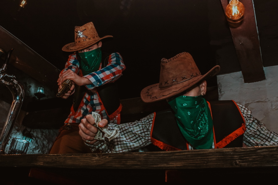 Квест в реальности Бар "Гадкий койот" от компании Место квестов Квест в реальности Бар "Гадкий койот" от компании Место квестов