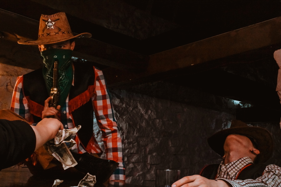 Квест в реальности Бар "Гадкий койот" от компании Место квестов Квест в реальности Бар "Гадкий койот" от компании Место квестов